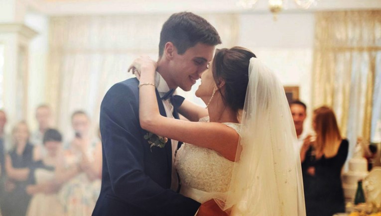 Mladenka umrla usred vjenčanja, za mladoženju se odmah udala njezina sestra