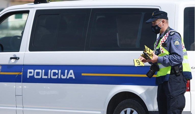15-godišnjak vozio motor, njega i suputnika pregazio traktor. Umro 11-godišnjak