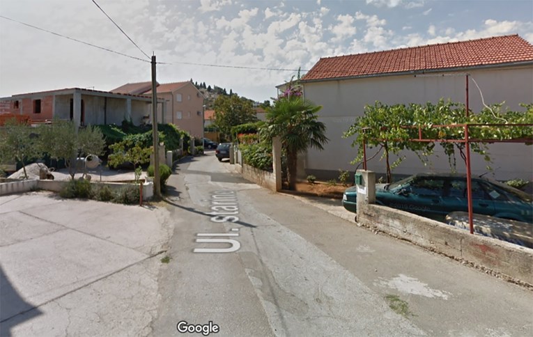 Dijete u Tribunju teško ozlijeđeno u sudaru s romobilom koji je vozilo dijete