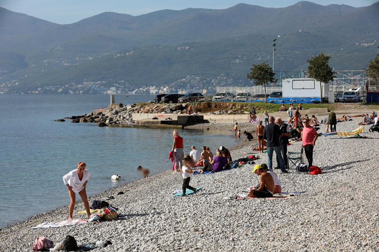 FOTO Sutra su Svi sveti, ovako su danas izgledale plaže u Hrvatskoj