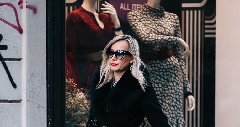 Stajliš dama sa špice zna koji modni dodatak svakom outfitu jamči skup izgled