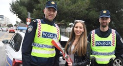 Policajci u Šibeniku vozačicama poklonili ruže povodom Dana žena