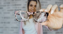 Ima li zaštita od plave svjetlosti na vašim dioptrijskim naočalama ikakvog smisla?