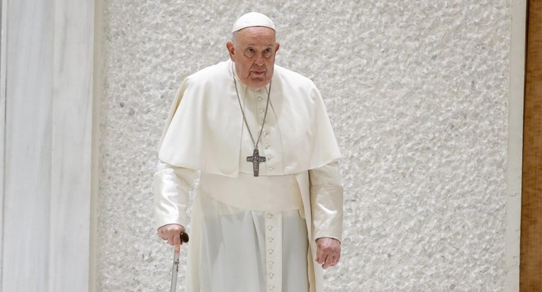 Papa: Ne daju mi u Dubai. Imam akutni bronhitis, ali još sam živ