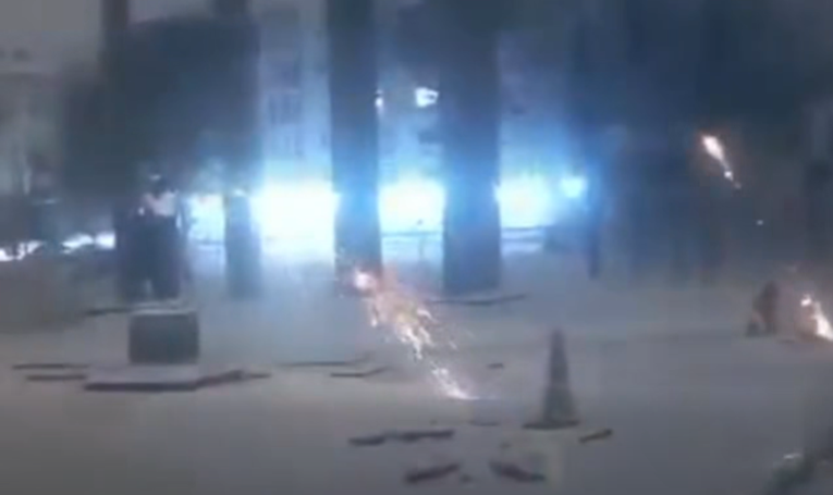 Nadrealna snimka iz Lavova. Dron pao pored čistačice, ona nastavila čistiti snijeg