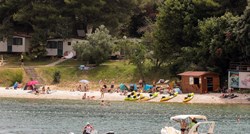 Na plaži u Istri u sat i pol preminula dva muškarca (72)