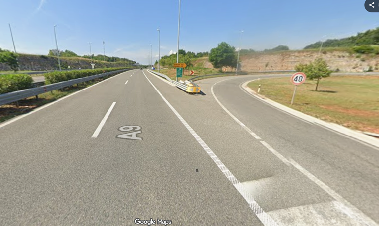 Na Istarskom ipsilonu naletjela na vozilo za održavanje, dvoje ozlijeđenih