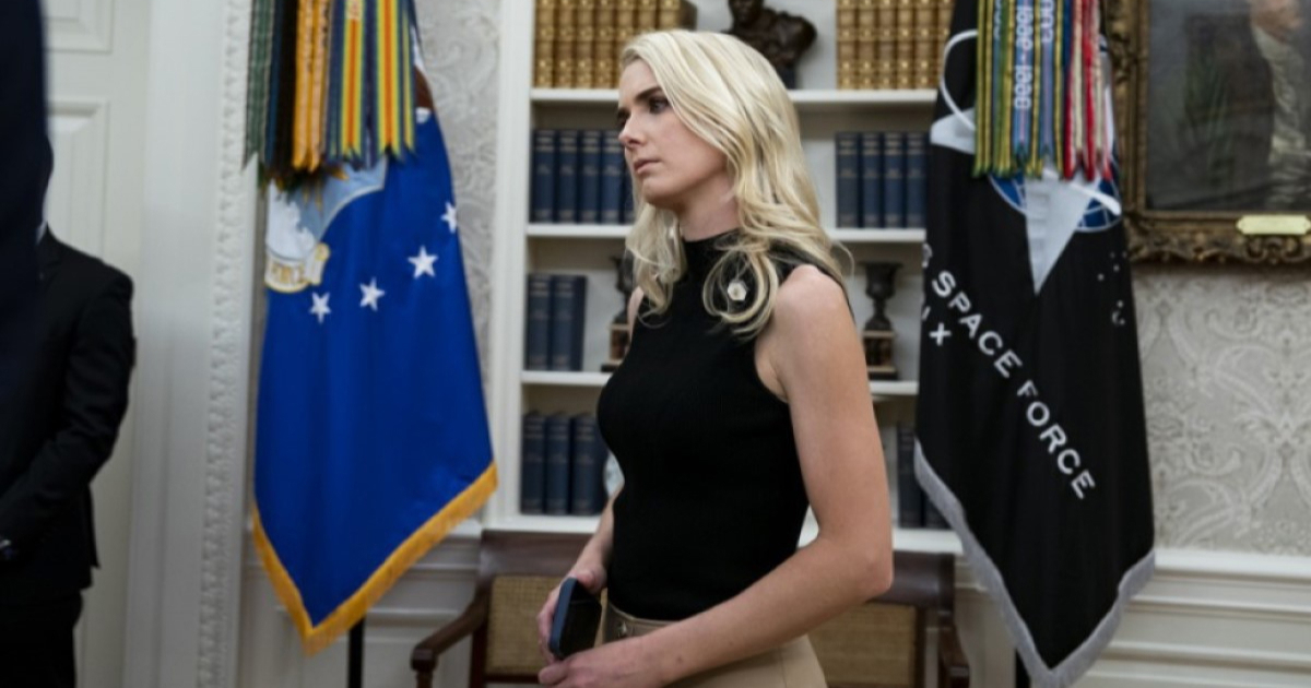 Demokrat govorio o Trumpovoj osobnoj pomoćnici, Bijela kuća ga izvrijeđala