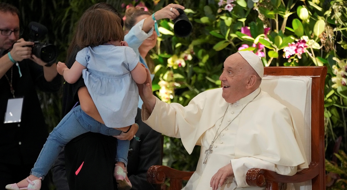 Papa hvali Indonežane: Vi ste primjer. Negdje obitelji više vole imati mačku ili psa
