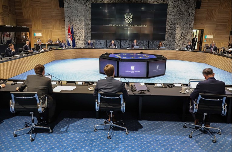 Od 1. travnja skuplje cigarete, alkohol i sokovi s više šećera