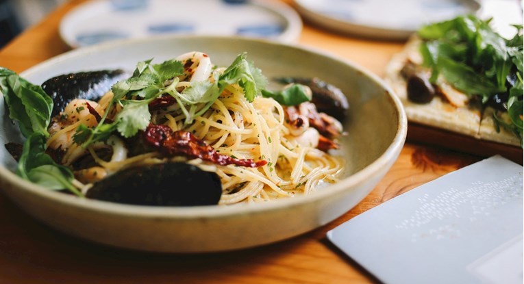 Špageti aglio e olio - ručak ili večera za četiri osobe za manje od 5 eura