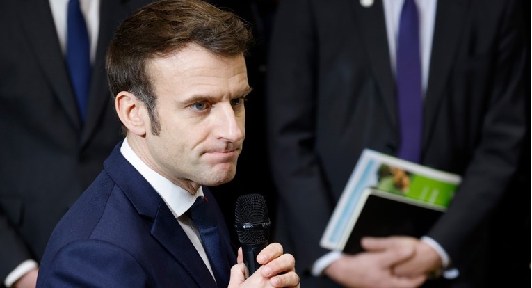 Macron objavio kandidaturu za predsjedničke izbore, vodi u anketama