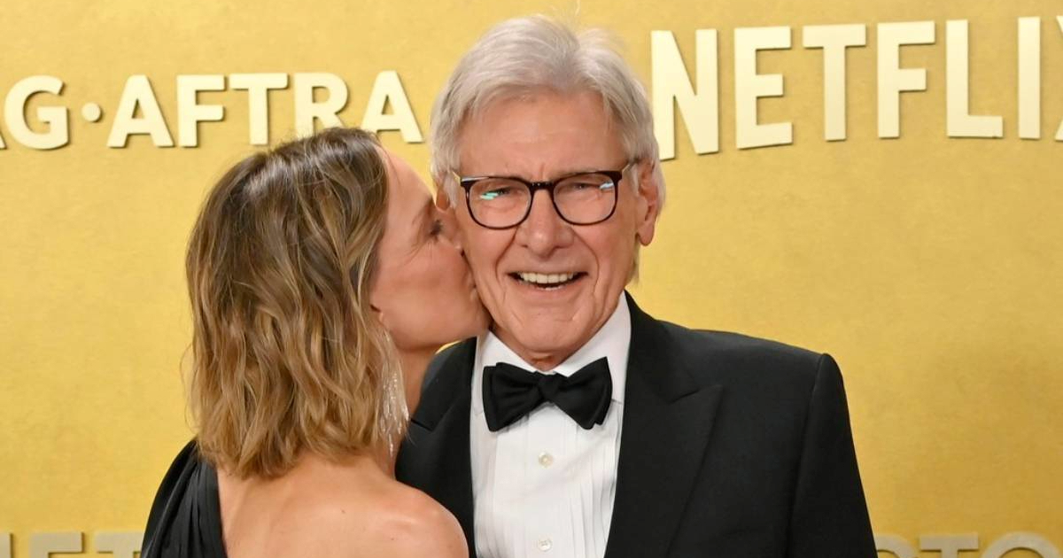 Harrison Ford pojavio se u javnosti s 22 godine mlađom suprugom, pao je i poljubac