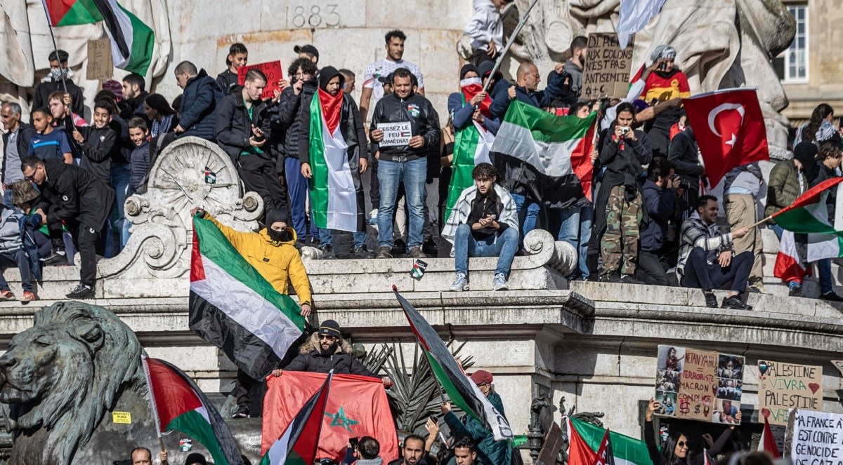 Tisuće ljudi na prvom odobrenom propalestinskom prosvjedu u Parizu