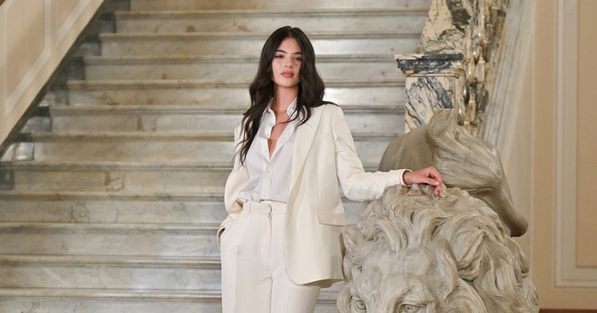 Kći Monice Bellucci izgleda prekrasno u klasičnom odijelu