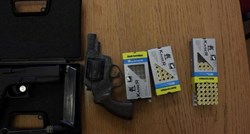Policija upala u kuću mladića u Metkoviću, pogledajte oružje koje su našli