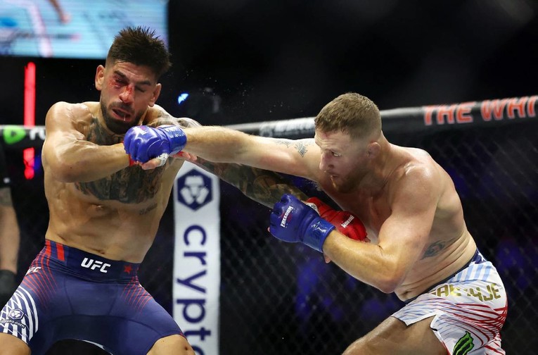 Novi šok u UFC-u. Gaethje unakazio neporaženog Topuriju i natjerao ga da odustane