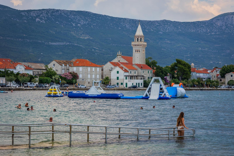 Hrvati sve manje ljetuju. Sve više njih ostaje kod kuće zbog novca
