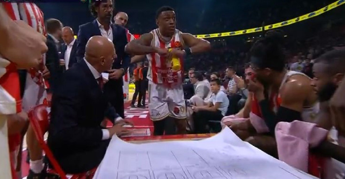 VIDEO Igrač Zvezde uzeo je riječ na time-outu. Pogledajte trenerovu reakciju