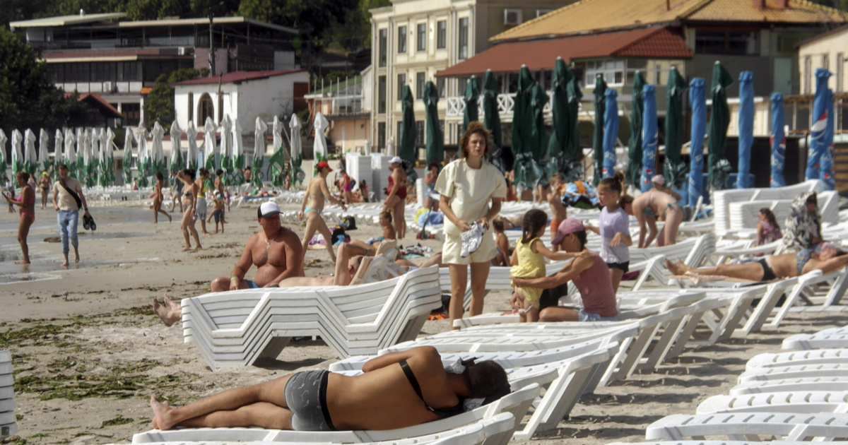 Dronovi napadaju, Rusi se sunčaju. "Da, bojimo se, ali ostajemo"