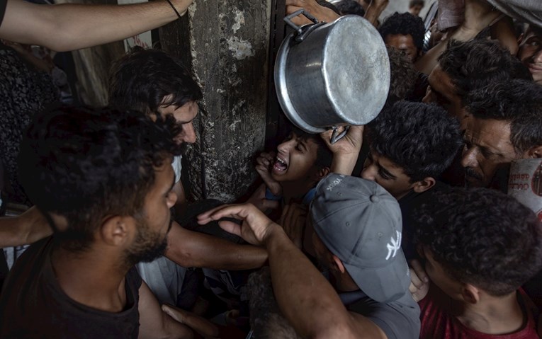 UN: Izrael pustio kamione u Gazu, ali nismo mogli podijeliti hranu