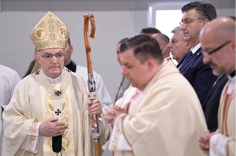 Kardinal Bozanić uputio sućut povodom smrti kardinala Sodana