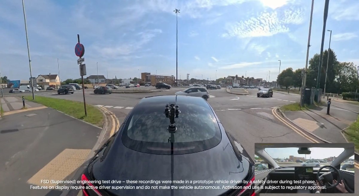 VIDEO Teslin sustav autonomne vožnje protiv najluđeg kružnog toka. Pogledajte
