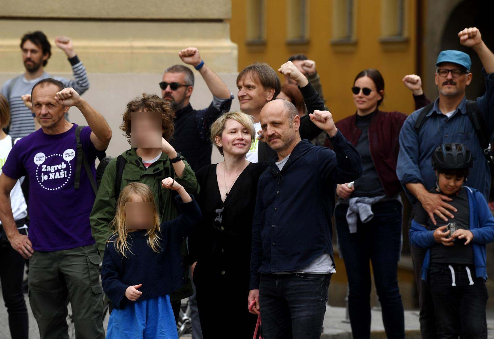 FOTO Mile Kekin s obitelji prosvjedovao na Markovom trgu