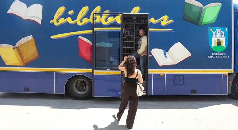 Nakon 30 godina Splitsko-dalmatinska županija dobila bibliobus