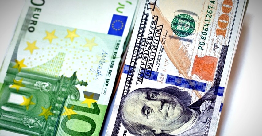 Danas smo primljeni u eurozonu. Euro se izjednačio s dolarom, najniži je u 20 godina