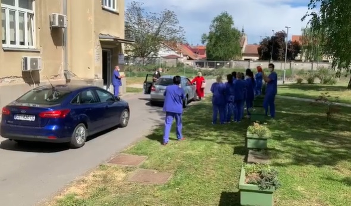 Dirljiv oproštaj ispred KBC-a Osijek: Prije 10 dana borila se za život na respiratoru