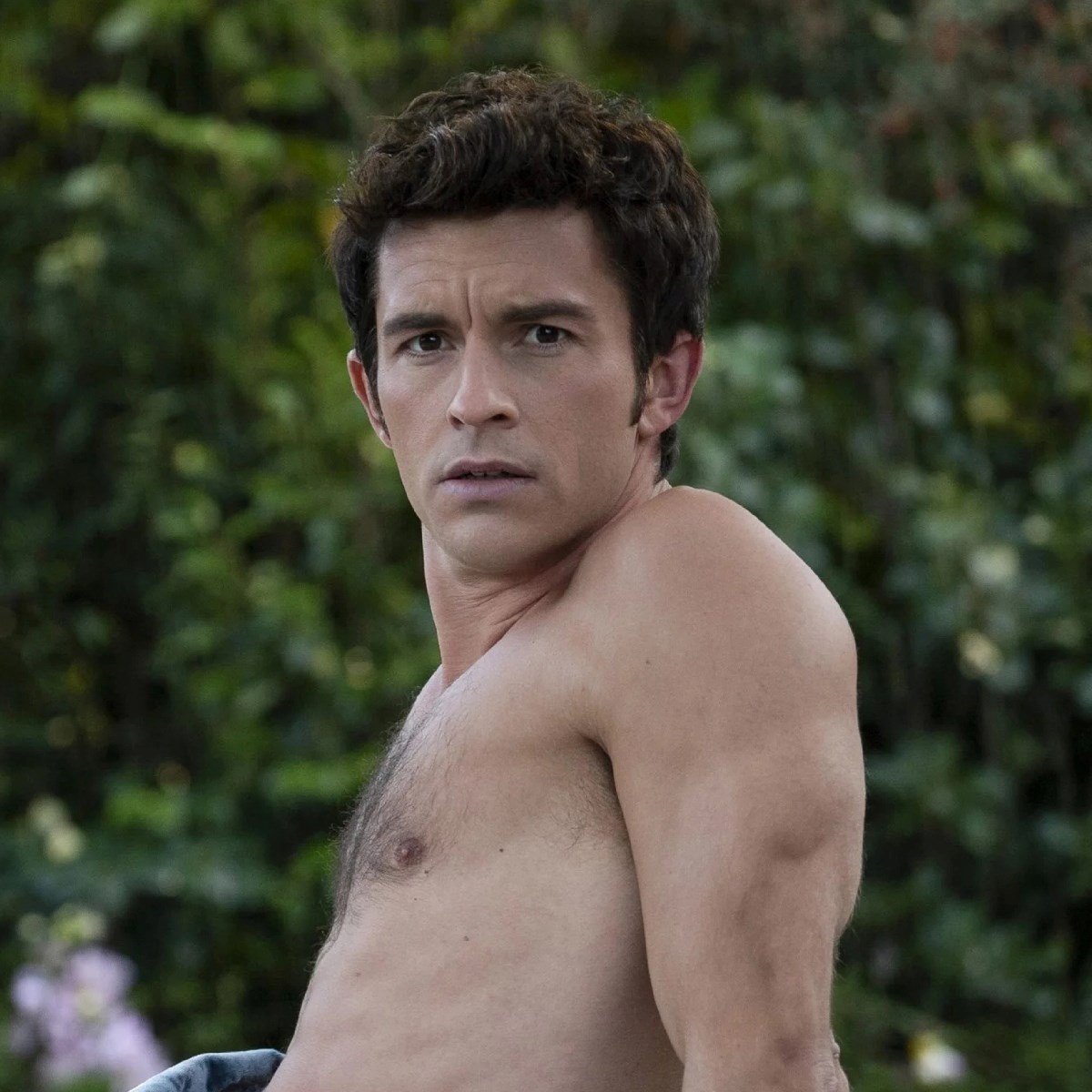 Jonathan Bailey uzima pauzu od glume kako bi se posvetio radu s LGBTQ+ osobama