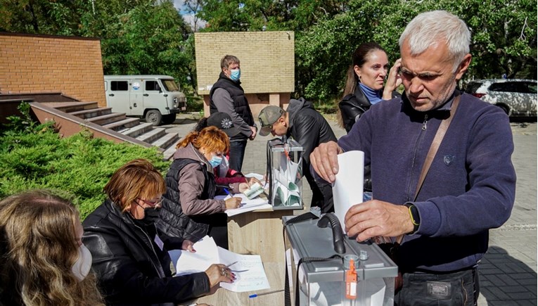 Britanija pooštrila sankcije Rusiji zbog referenduma u Donbasu