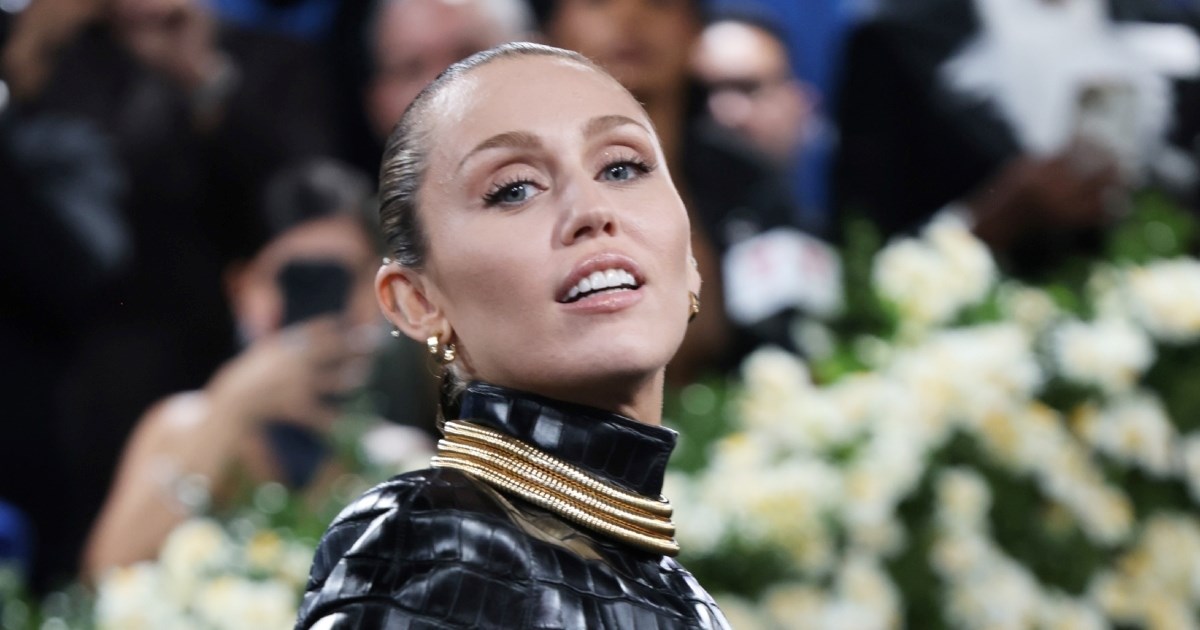 Miley Cyrus u kožnom baloneru koji krade show