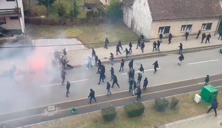 VIDEO Masovna tučnjava navijača u Velikoj Gorici uoči utakmice Gorice i Hajduka