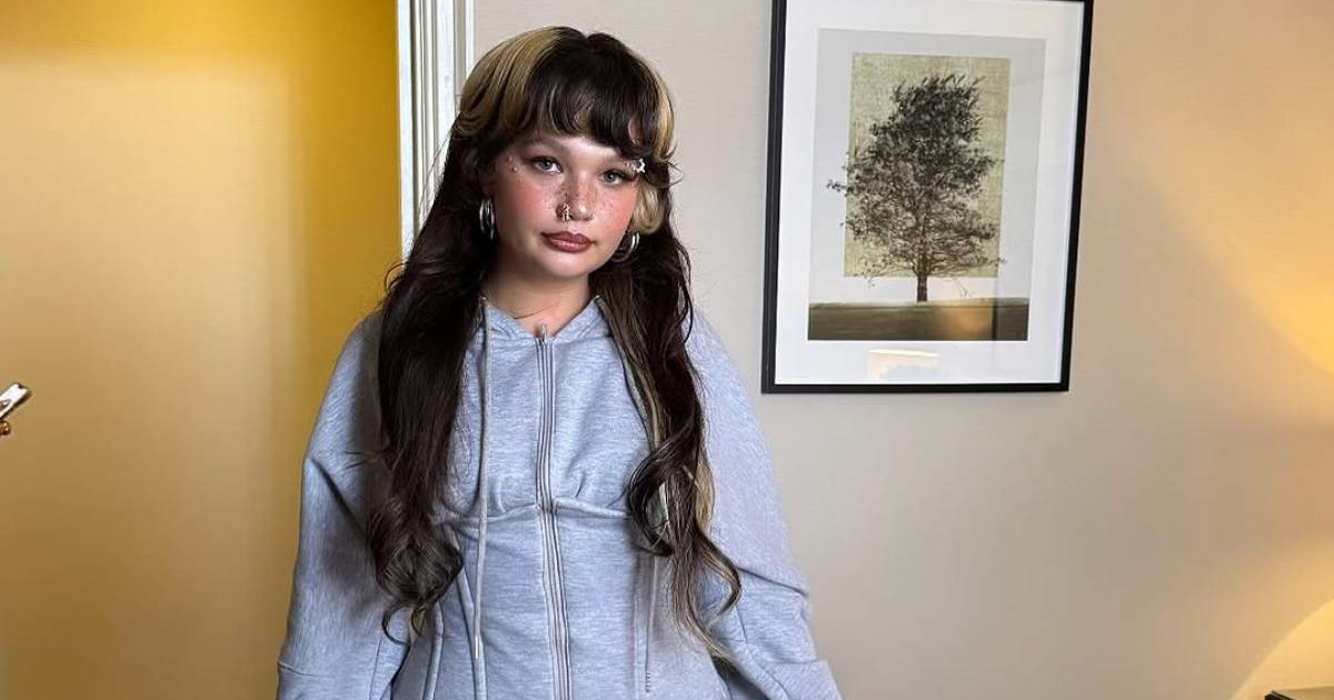 Lola Young otkazala sve nastupe nakon što se srušila na pozornici