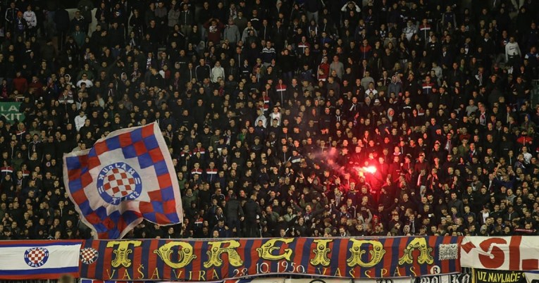 Torcida pjevala "Visoke peći potpaljujem ja, 2 reda koksa, 4 Purgera". Hajduk kažnjen