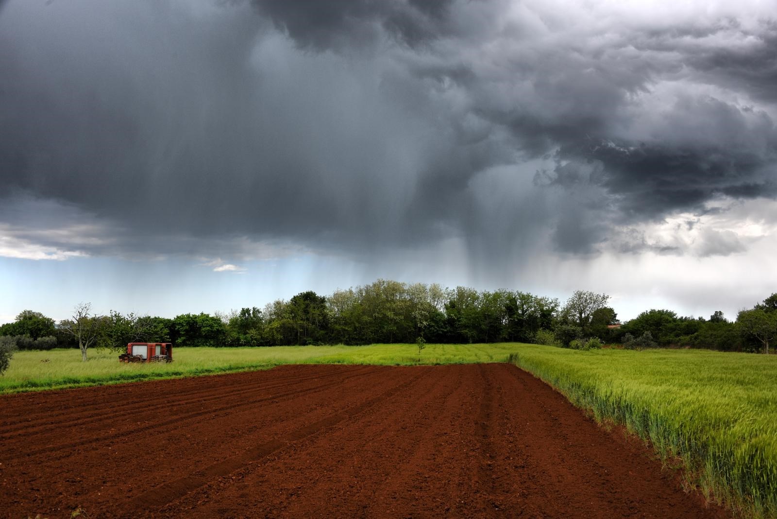 FOTO U Istri kao da su se u jednom danu izmijenila četiri godišnja doba