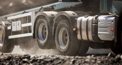 Znate li zašto kamioni ponekad imaju podignute kotače?