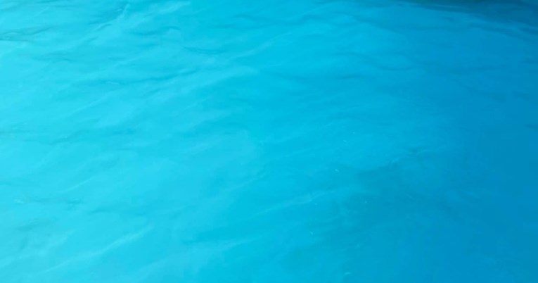 Možete li pronaći dijete u bazenu? Fotografija krije važnu poruku