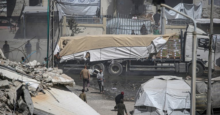 Opljačkani UN-ovi kamioni s hranom koji su stigli u Gazu
