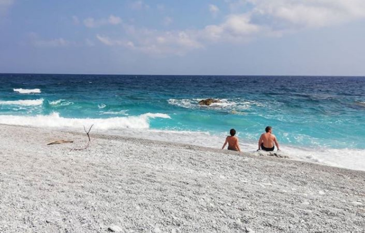 Stižu kazne za Srbe koji uzimaju kamenčiće s plaže omiljenog ljetovališta