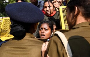 Indijka se žalila da ju muž sili na "neprirodni seks". Sudac: To u braku nije zločin