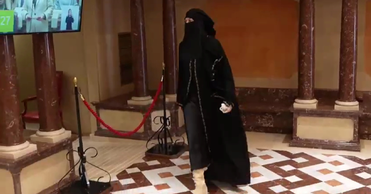 VIDEO Španjolska političarka u nikabu došla u skupštinu