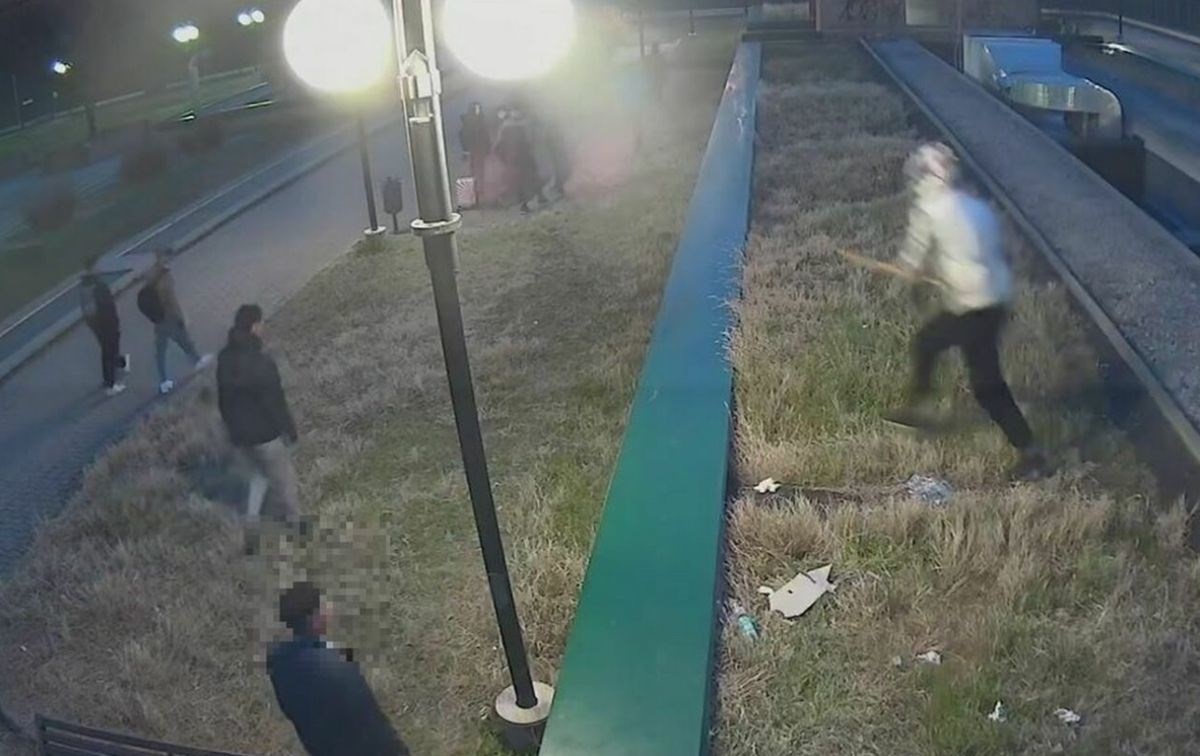 Djeca palicama pretukla dječaka na proslavi rođendana u Rimu, hitno je operiran