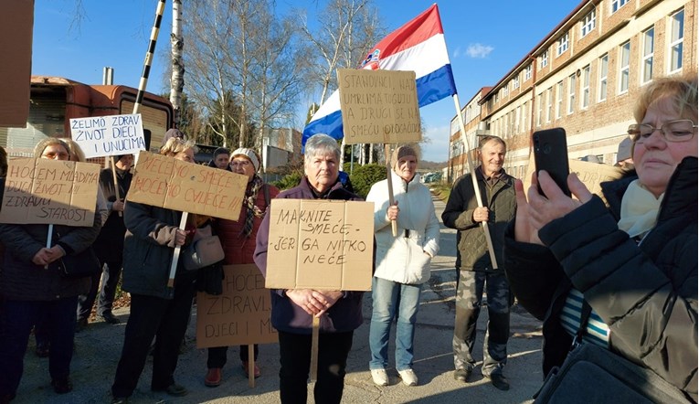 Građani prosvjedovali protiv gomilanja otpada u Poznanovcu, podržao ih župan Kolar