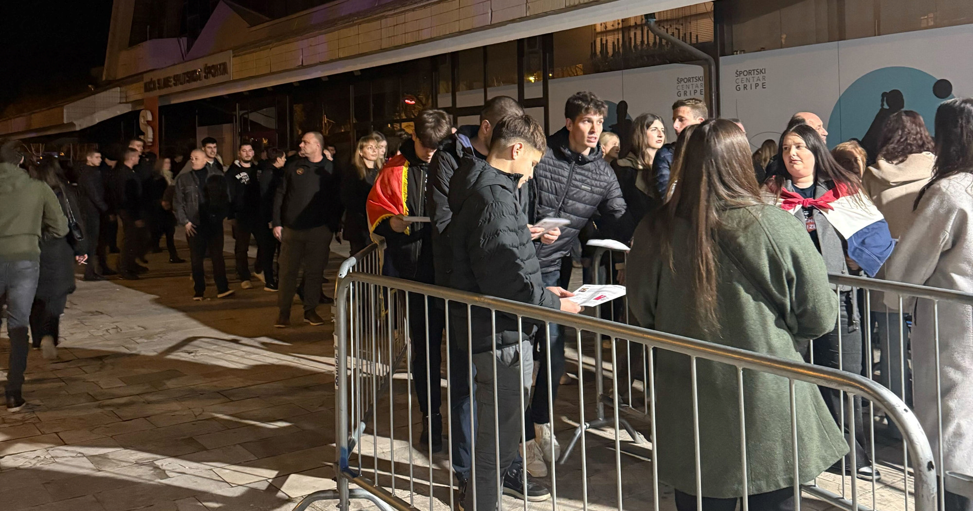 VIDEO Nastala gužva pred splitskim Gripama uoči Thompsonova koncerta