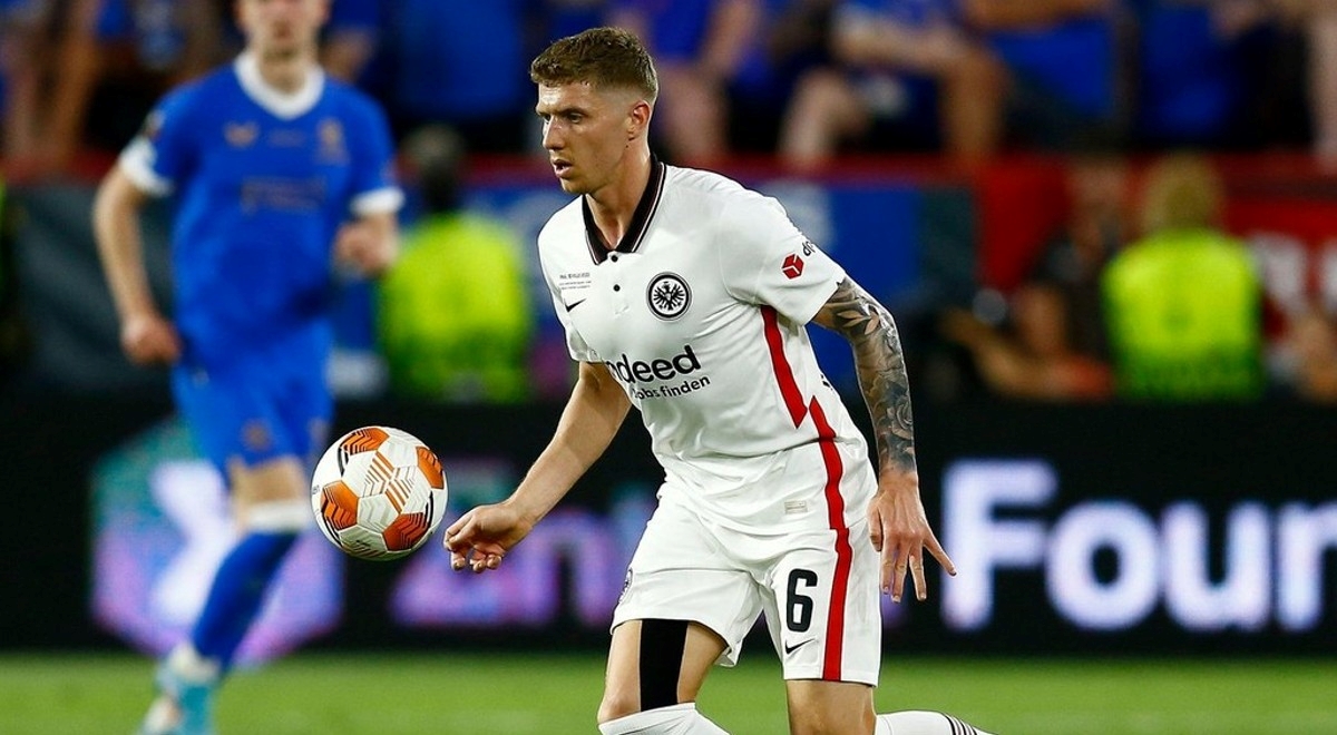 Eintracht ponovno kiksao. Trener eksperimentirao s Jakićem na neobičnoj poziciji