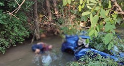 FOTO Sletio autom u rijeku, ostavio ozlijeđene i pobjegao. Policija objavila detalje
