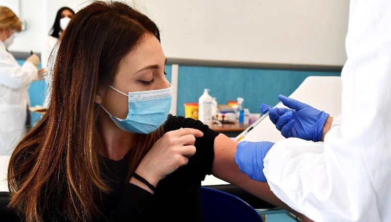 Njemačka od rujna omogućuje treću dozu i cijepljenje tinejdžera
